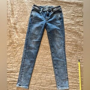 American Eagle High Rise Jegging Size 4 Short Super Stretch Light Wash
